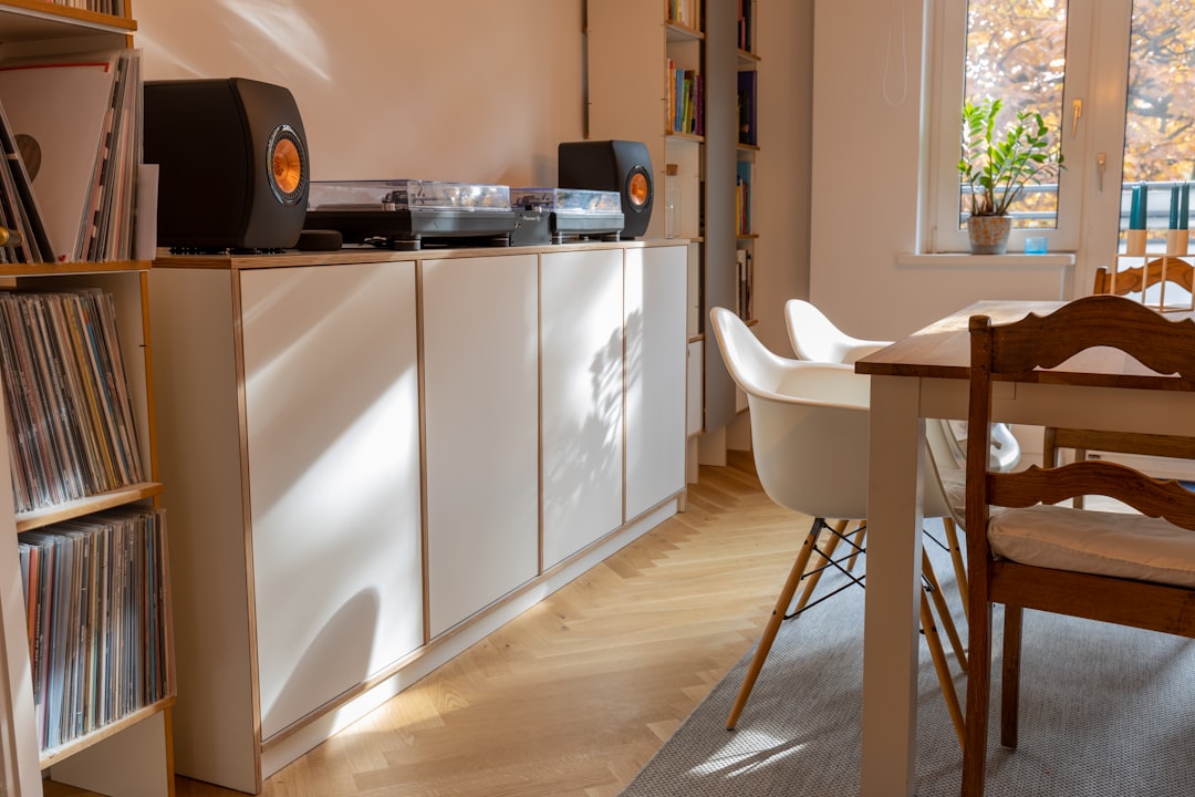Optimér Dit Hjem: Sådan Skaber Du Et Elegant Interiør med Skænke